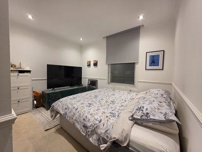 Double room - 1 minute from Blackheath Station  Main Photo