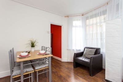 🤩🚨 Double Room Avail Now!! 💜 Bills Incl & Wifi Main Photo