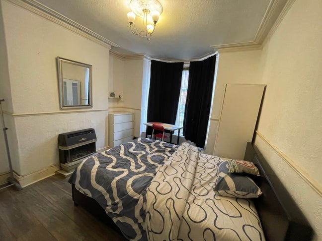 Large double room excellent city centre location  Main Photo