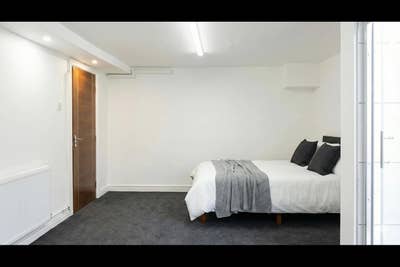 Newly Renovated Flat - Close to University - BD7 Main Photo