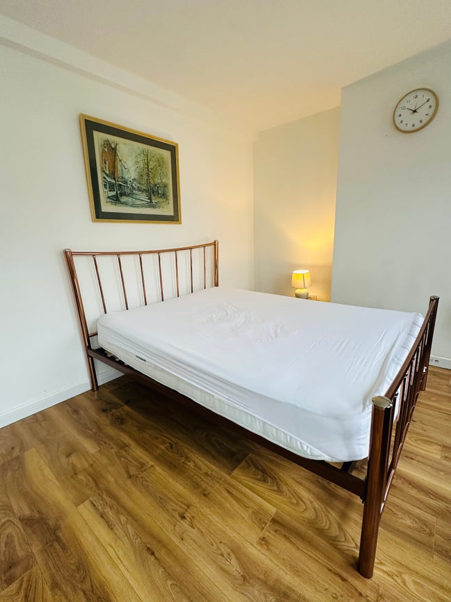 Extra large double bed room  Main Photo
