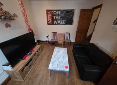 Looking for a replacement tenant in my 2 bed house Main Photo