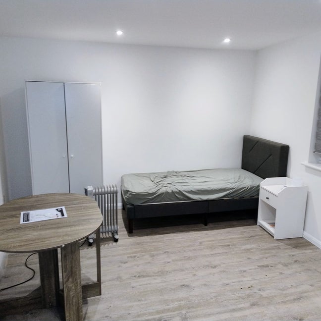 Self Contained Studio Main Photo