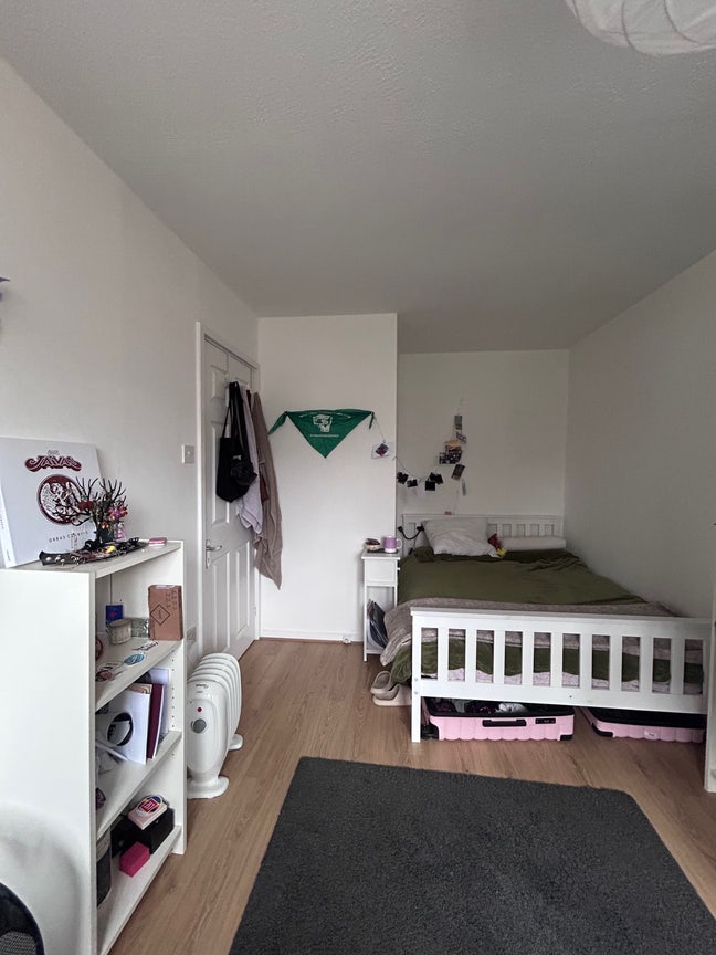 Double room in friendly Caledonian Road House  Main Photo