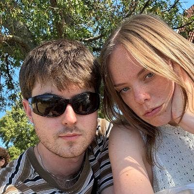 Looking for a room, professional couple  Main Photo