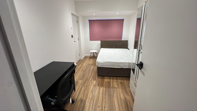 Business Park House. All Bills Included Main Photo