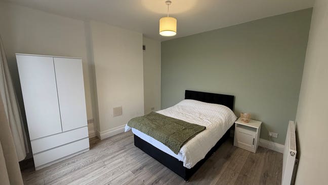 Modern Double Room | &pound;600-&pound;625 pcm | Available Now Main Photo