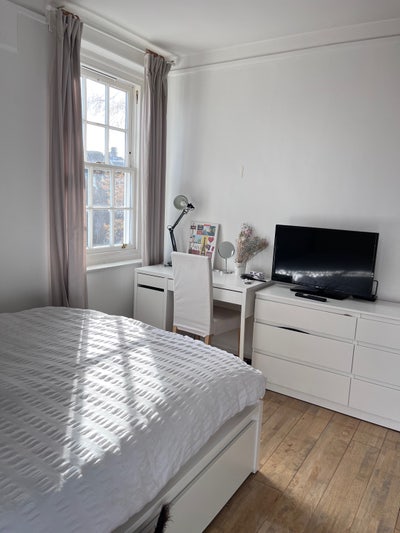 Nice, double bedroom for short stays  Main Photo