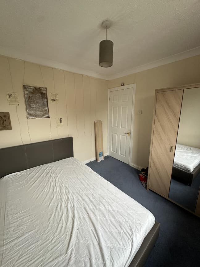 Double room to rent in house share  Main Photo