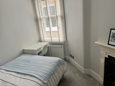 Double bedroom in mansion flat Main Photo