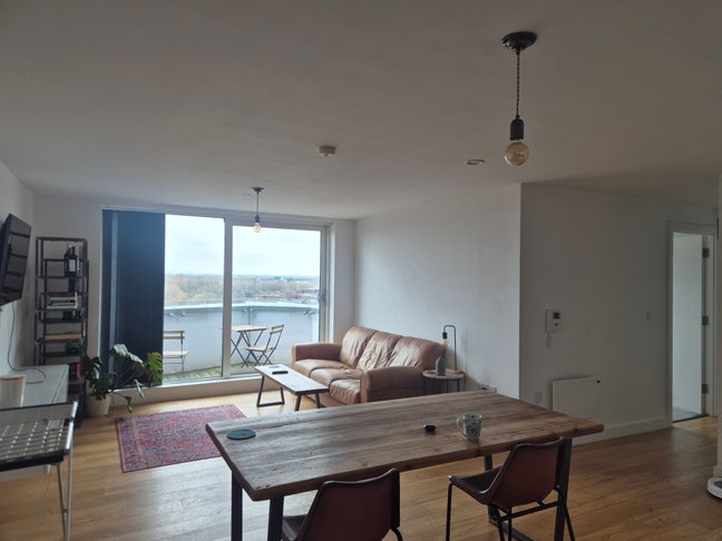 Bright & Spacious Double Room Main Photo