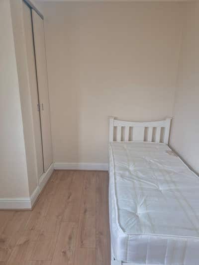 Small Double next to Ealing Hospital Main Photo