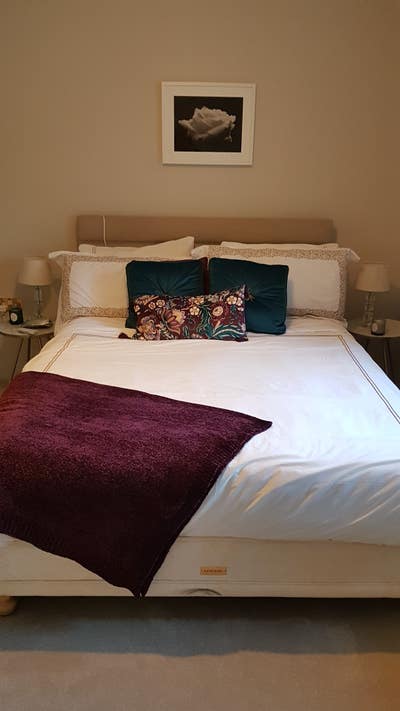 Double Room with own bathroom in Comfortable Home Main Photo