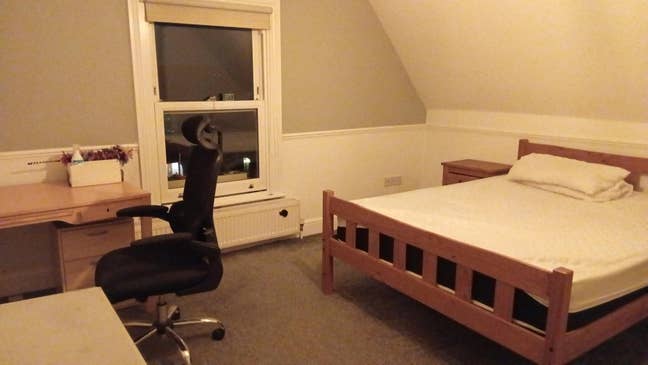 Big room with king bed 5 mins Streatham Station Main Photo