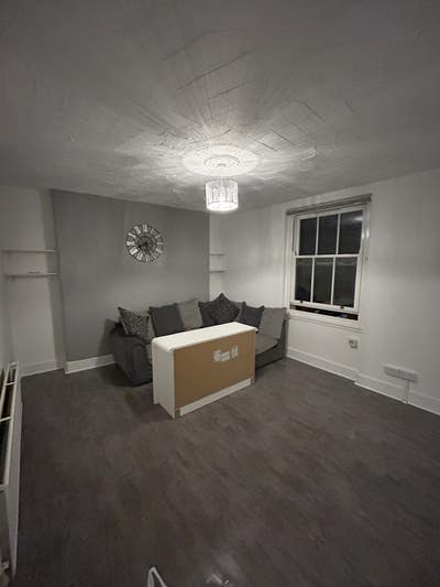 1 bed furnished flat with amazing transport links. Main Photo