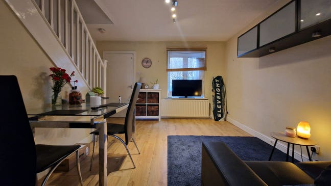 Single bedroom in terraced house Hulme Main Photo