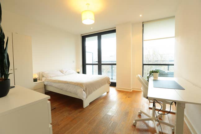 Double Bedroom + Balcony** Canary Warf*Asap! Main Photo