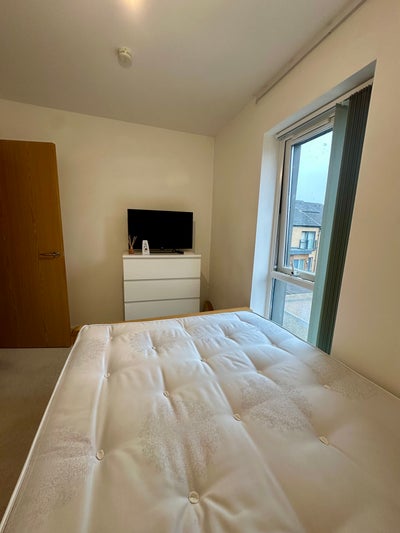 Quiet Room Near Train Station – Clean Home Main Photo