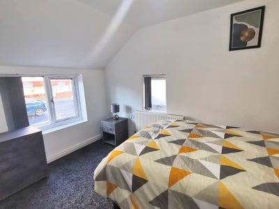 ** Modern Luxury En Suites - All Bills Included! Main Photo