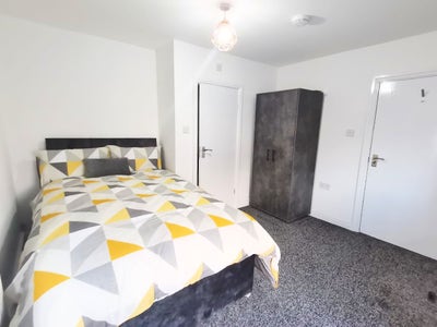 ** Modern Luxury En Suites - All Bills Included! Main Photo