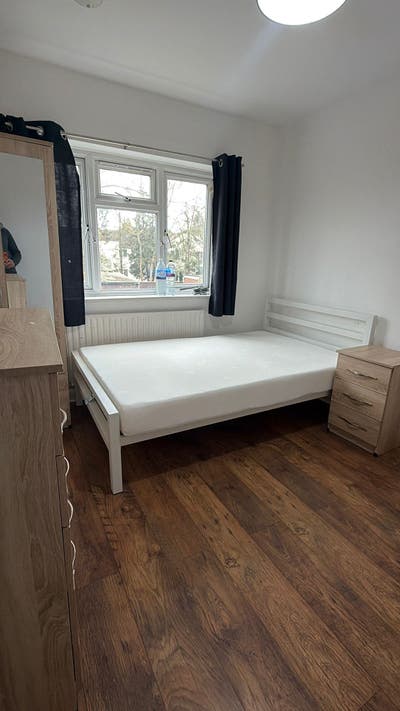 Spacious Double Room for Rent in Wembley, HA0 2BA Main Photo