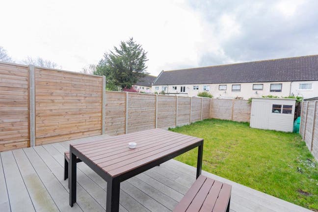 Bright Double in 4Bed H. w/ XXL Living & Garden Main Photo