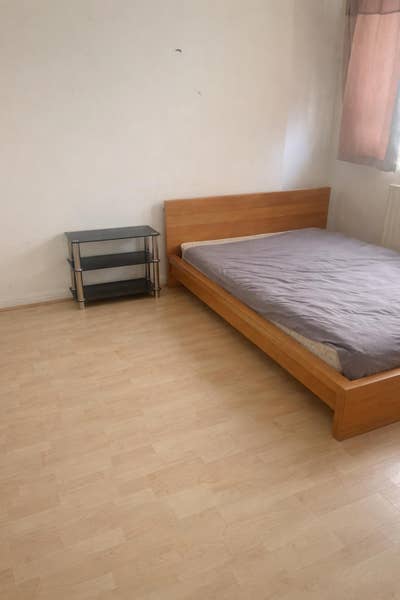 Double bed room available  Main Photo