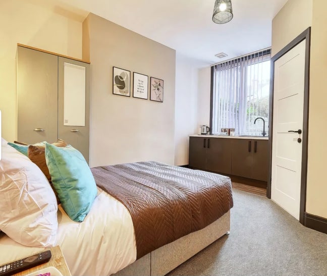 Best studio room near royal Stoke hospital  Main Photo