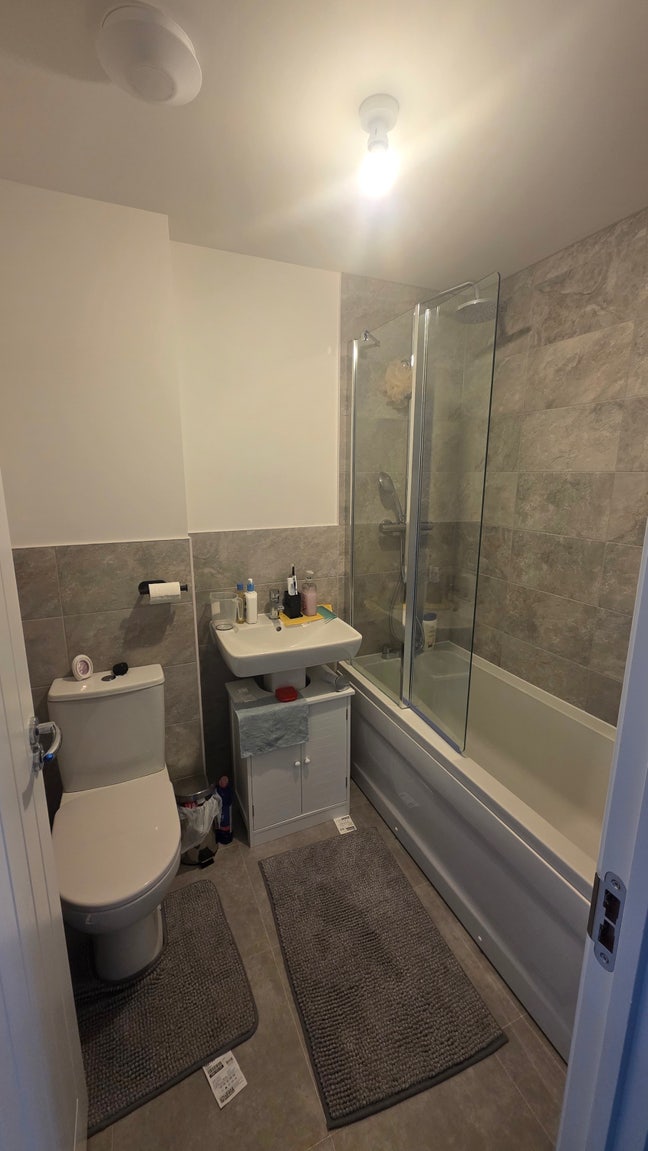 Single Room to Let – Bills Included – Females Preferred Main Photo
