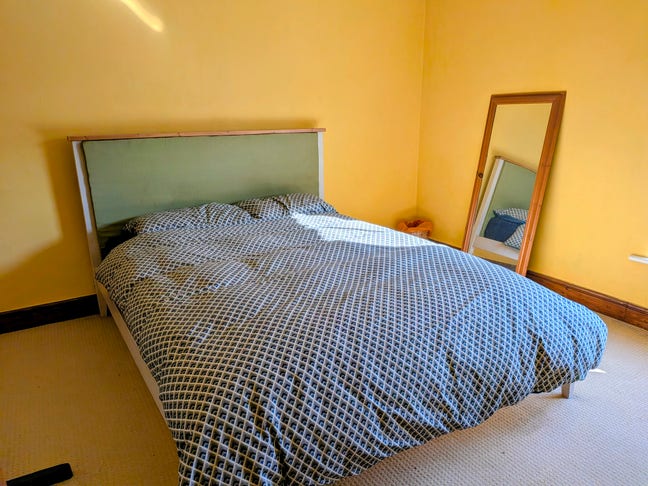 Sun-drenched room in lovely NR1 house Main Photo