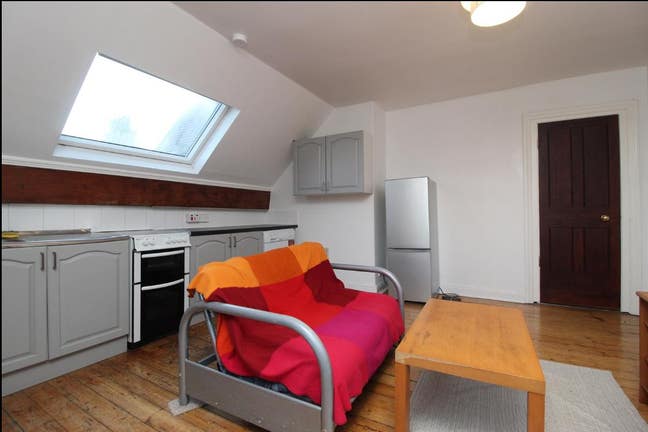 One bedroom flat in Roundhay Main Photo