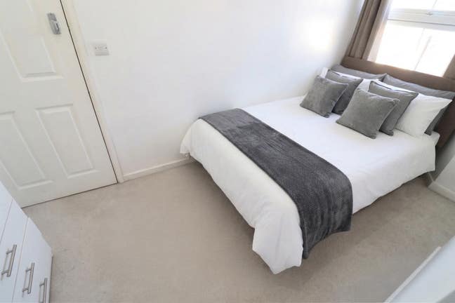 3 Stunning Rooms in Premium Location - Fulham !!! Main Photo