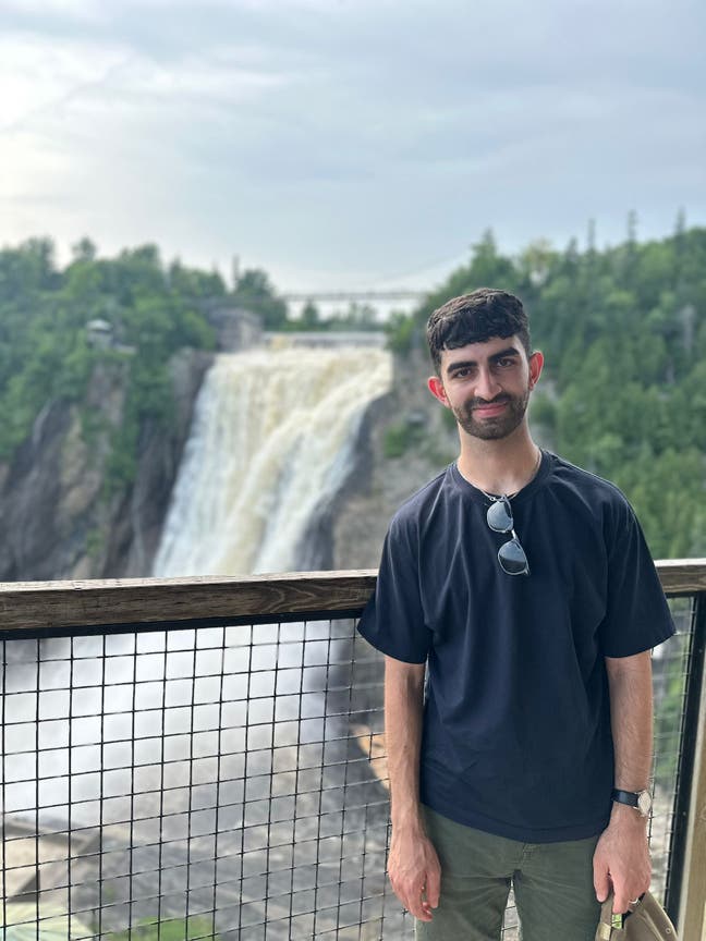 I am a professional male aged 24. I am lookin... Main Photo