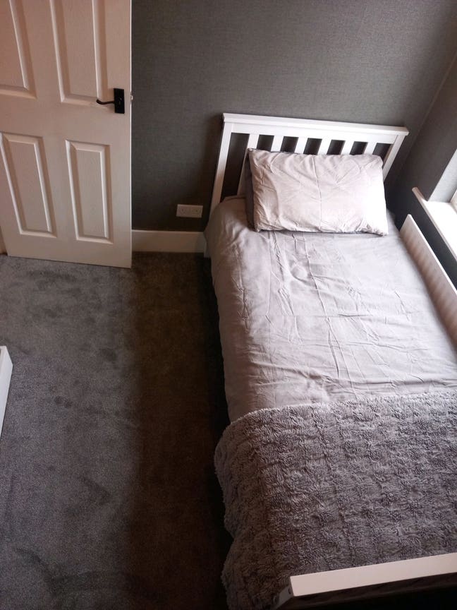 Single bedroom Main Photo