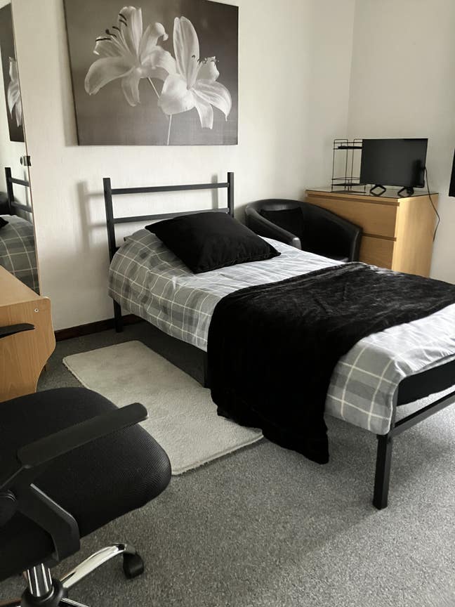 Room for rent.Walking distance to Uni etc…. Main Photo