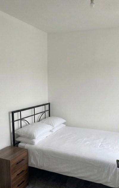 Furnished single room Main Photo