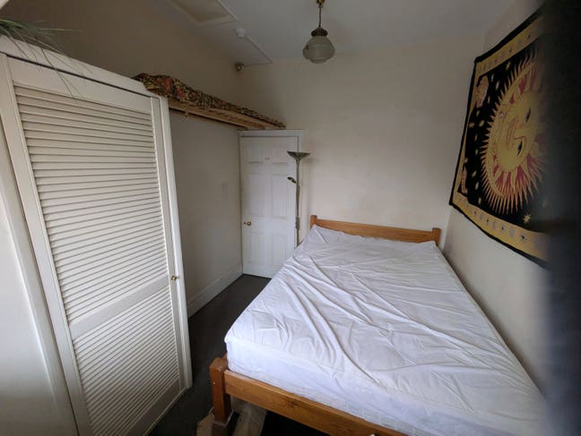 Small Double bedroom in amazing location  Main Photo