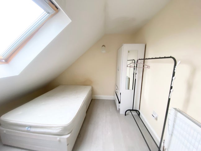 Double Room Available by North Greenwich, SE10 Main Photo