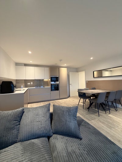 New Luxury En-Suite Bedroom With Balcony Availble Main Photo