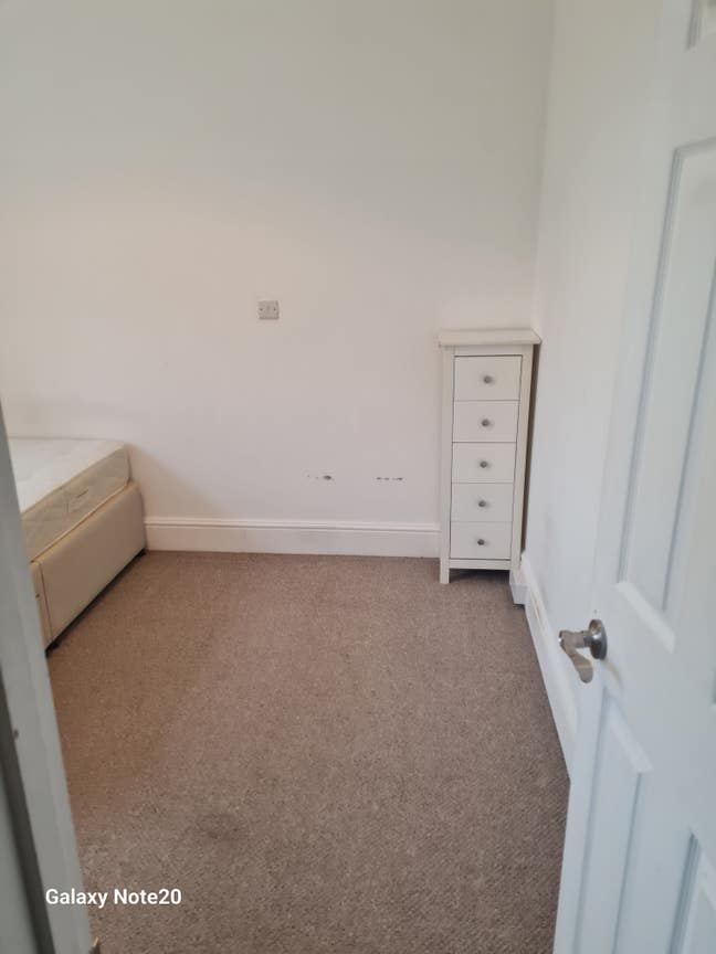 ROOM TO LET Main Photo