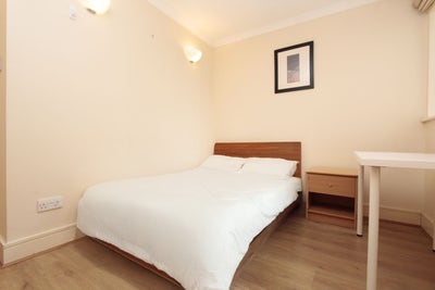 Mile End on Your Path - Move in Asap!! Main Photo