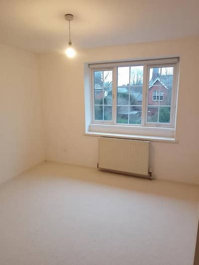 Large space in 2 bedroom house share0 Main Photo