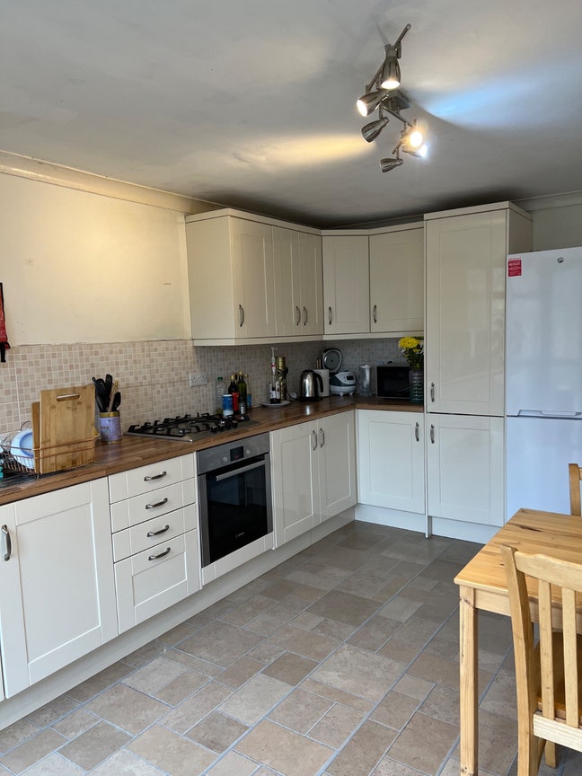 Well-located flat with large kitchen and garden Main Photo