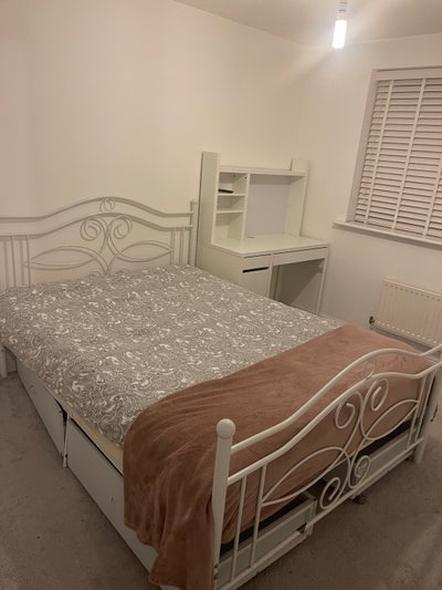 Lovely double room in a Morden house  Main Photo