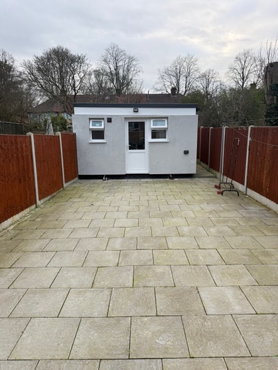 Morden Self-Contained 1 Bed Studio House Main Photo