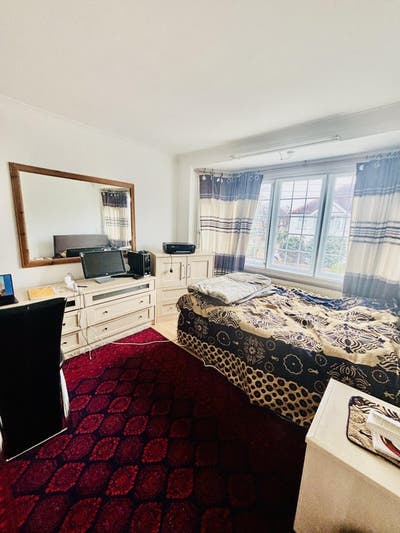 🌟 Lovely spacious Room in Quiet Home –Female Only Main Photo