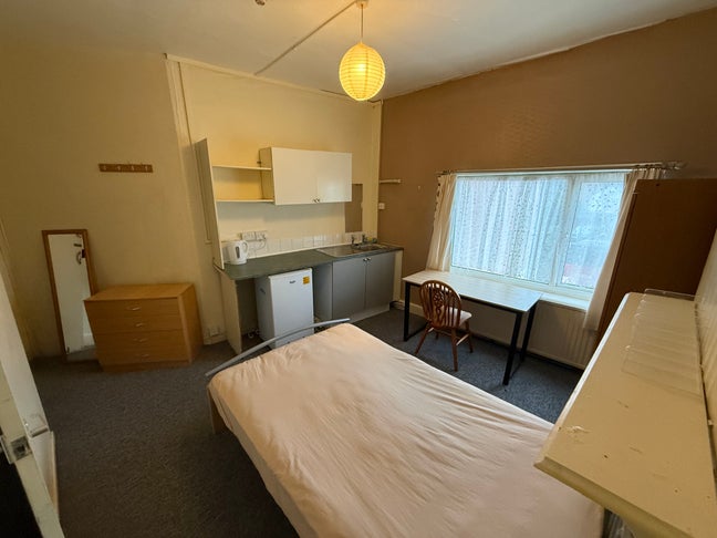 Modern En-Suite Double Room – Town Centre Location Main Photo