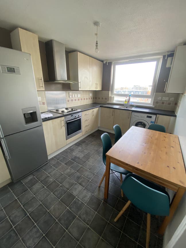 2 double rooms SHADWELL available now Main Photo