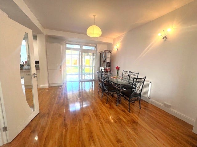 Large 3-Bed House-Garden-2-Bathrooms-Southgate Main Photo