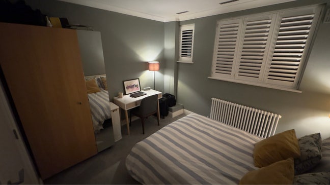 Double bedroom in newly refurbished apartment Main Photo